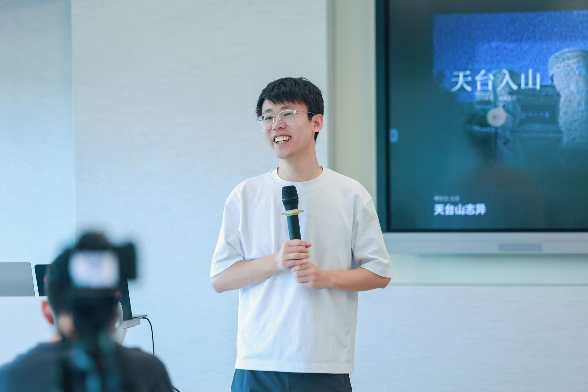 邱懿武老师，超能学园首席 AI 教育导师